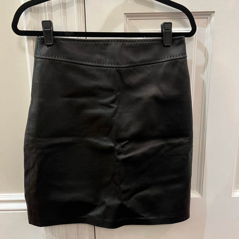 Tahari 100% leather skirt, black, size 8